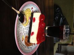 樱桃芝士蛋糕-新沙洞咖啡(泉乐坊店)