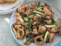 酱爆鱿鱼筒-双月饭店·20年老字号(新村店)