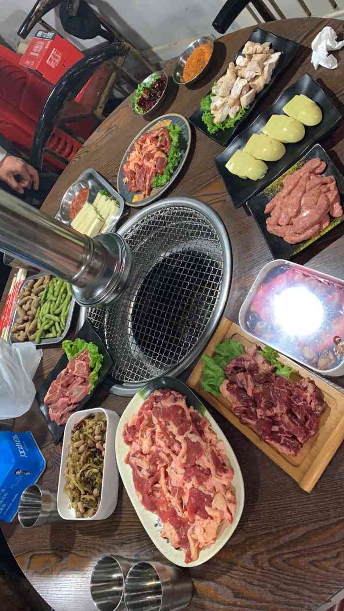 鑫淼铁桶烤肉-"这家店我感觉七拐八拐挺远的,但是真的好吃.