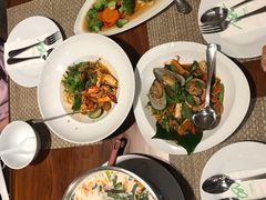 -Chom Cafe and Restaurant