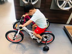 -天津波士信达奔驰4S店(卫津南路店)