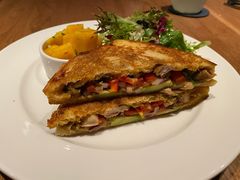 -ROAST coffee & eatery