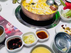 -洪氏嗨捞·广东猪肚鸡·椰子鸡火锅(西咸万象城店)