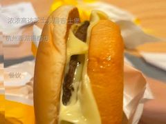 浓浓高达芝士双层吉士堡-麦当劳(杭州西湖银泰百货店)