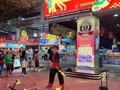 -三亚火车头万人海鲜广场