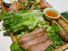 小吃拼盘-越弥越南传统美食馆