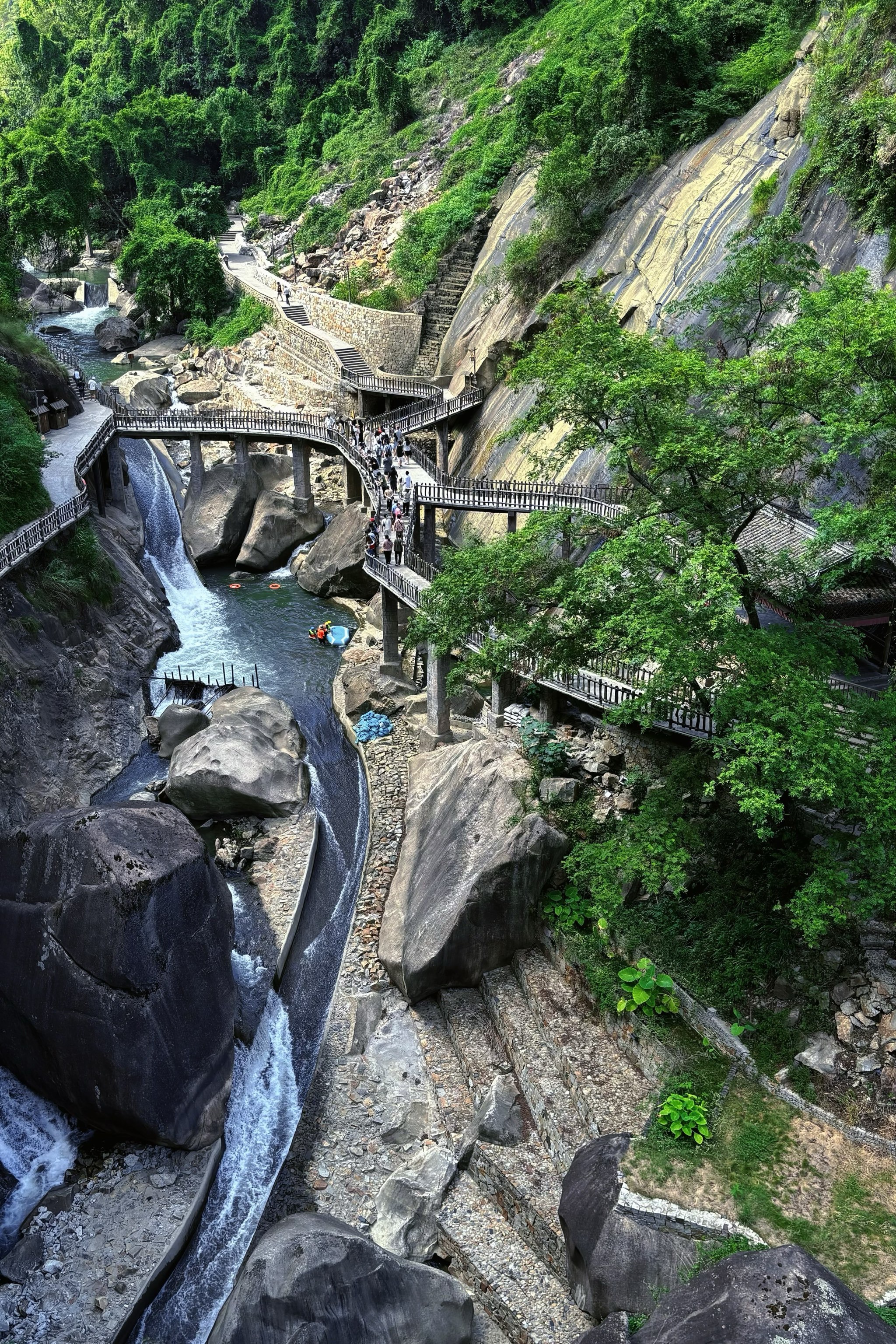 望仙谷i峭壁上的仙侠谷