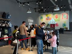 -百年港湾奥特莱斯(香炉礁店)
