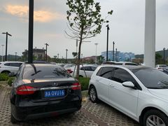 -融创茂-停车场