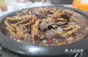 Spicy Chicken Feet in Stone Pot
