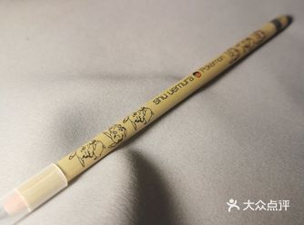 手头上眉笔快用完了，又正好看到圣诞节植村秀和宝可梦出