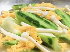 鸡汤白玉菇煮丝瓜-敏华冰厅(平安金融中心店)