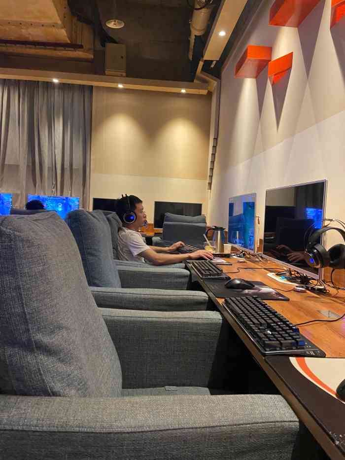 半糖网吧(天空城店)-"之前就住在附近,有次半夜去借充电宝,都觉.