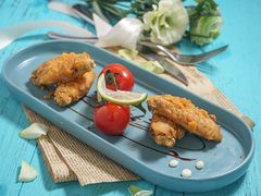 蜜桃经典蛋黄鸡翅-蜜桃花开·中西融合菜E&W(南长街店)