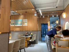 大堂-围炉肉舍•炭烤活鳗•丹东海鲜烤肉(步行街店)