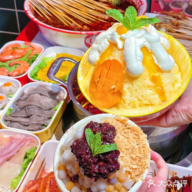 重庆洪崖洞旁平价串串店🍢小吃超多，人均40