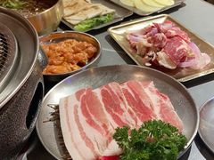 -围炉肉舍•炭烤活鳗•丹东海鲜烤肉(步行街店)