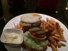 芝士汉堡-北京港澳中心瑞士酒店·瑞士咖啡厅·自助餐