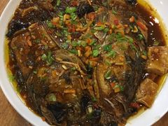 得莫利炖鱼头-东北农家小院(定西路店)