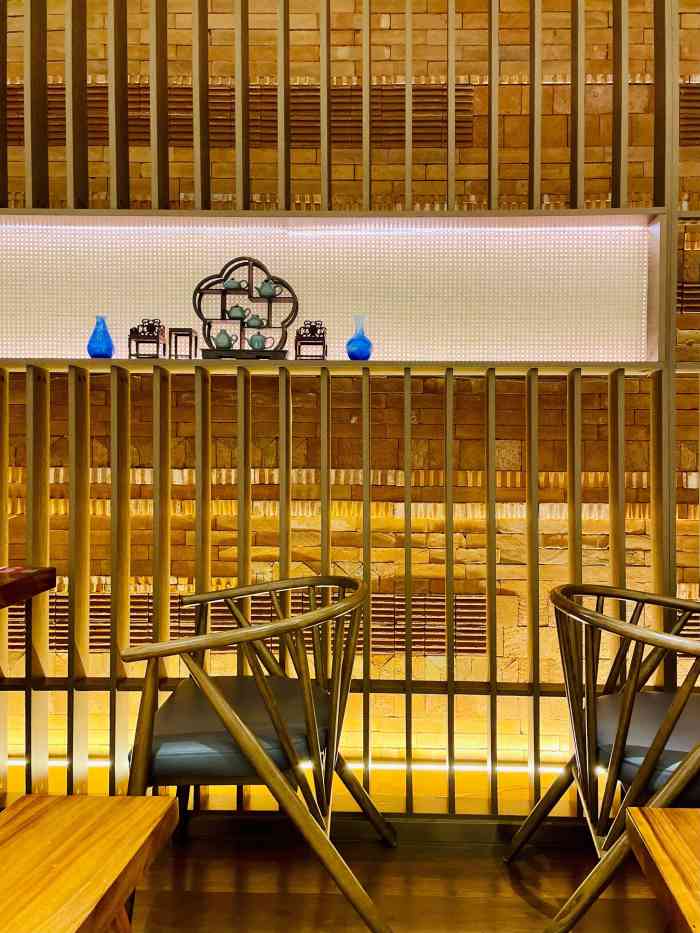 明婷小馆(太古里店)-"中午十二点半左右在大众上排的号,饭点加上.