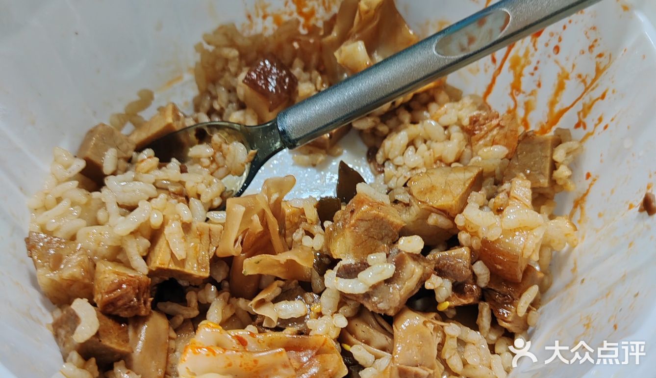 今天的午饭就选这个了！象抄手外卖真是香！