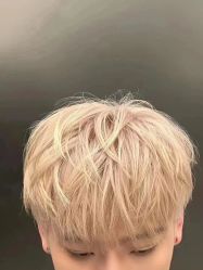 -一家只做男发烫染的店