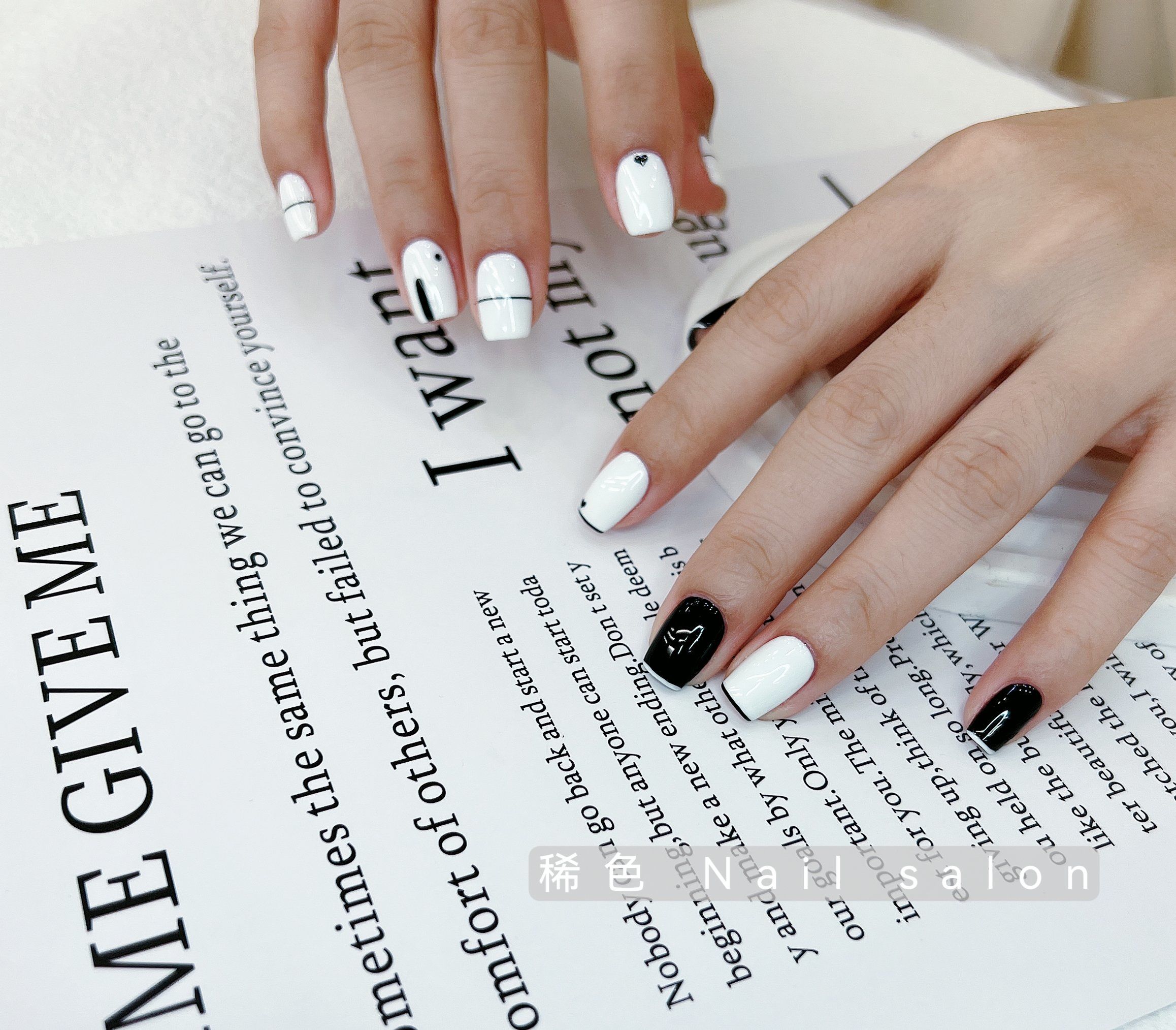 简约黑白美甲