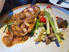 烤鸡胸配肉汁蘑菇酱-bluefrog蓝蛙(皇庭广场店)