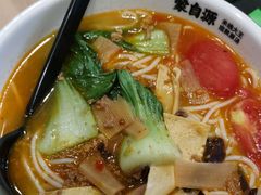 -蒙自源米线大王(东站店)