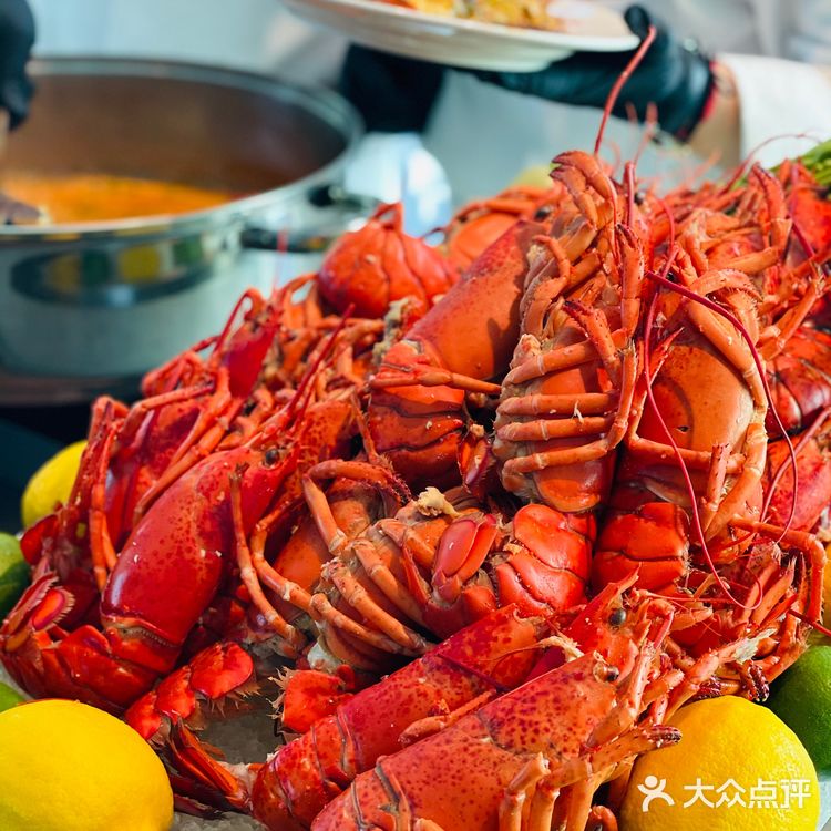 重庆解放碑69楼高空海鲜自助餐厅，美景无限、美味无穷～