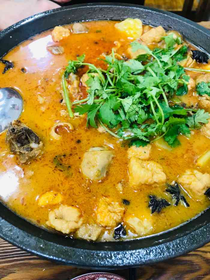 阿亮饭店(长江小区店)-"今天同事生日,叫来阿亮饭店吃饭.饭店正好.