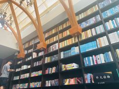 -钟书阁(松江泰晤士小镇店)