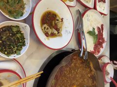 -毛辣果·贵州红酸汤牛肉火锅(西单店)