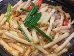 -帅巴人舅母子腊蹄民俗村