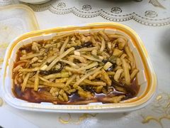 -渝信川菜 · 川味家常菜(财富购物中心店)
