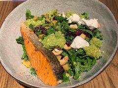 煎三文鱼牛油果色拉-Wagas沃歌斯(北京君太百货店)