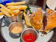 香浓蘑菇牛肉汉堡-bluefrog蓝蛙(皇庭广场店)