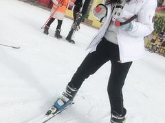 -采薇庄园四季滑雪场