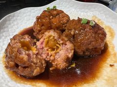 鸭蛋黄狮子头-梅飞酒家(桑园路店)