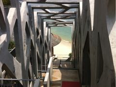 大门，通向前台-一舍大湾酒店