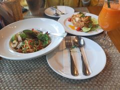 -Chom Cafe and Restaurant