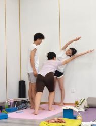 -亚太瑜伽普拉提学院