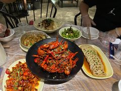 -巴厘龙虾·榜首油焖大虾(音乐学院·沿江酒馆店)