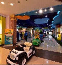 -纽西卡汽车小镇(大悦城店)