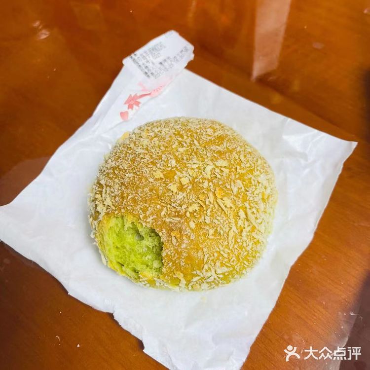 再来一个芋泥面包吧，看起来小小的面包