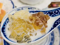 冰糖雪耳桃胶奶-广信牛奶甜品世家(台东店)