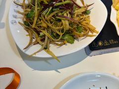 -桦春鹤岗小串·东北铁锅炖(左家庄店)