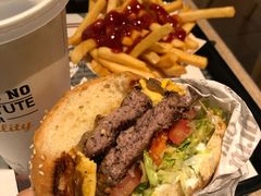 -The Habit Burger Grill 哈比特汉堡(复兴soho店)