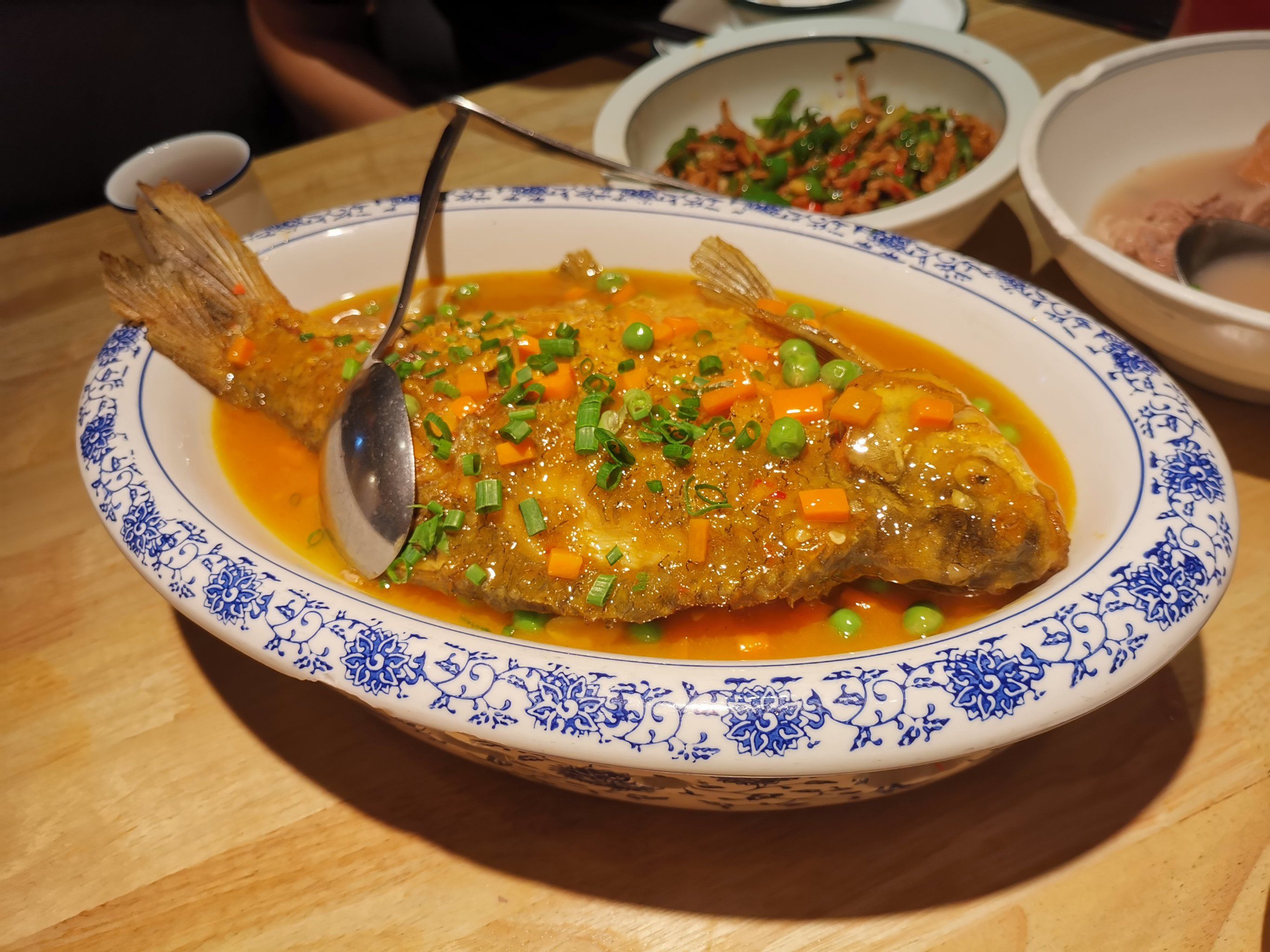 很正宗的湖北菜,武昌鱼鲜嫩,莲藕粉糯,份量也大