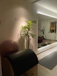 -闺蜜瑜伽·普拉提女性塑形馆